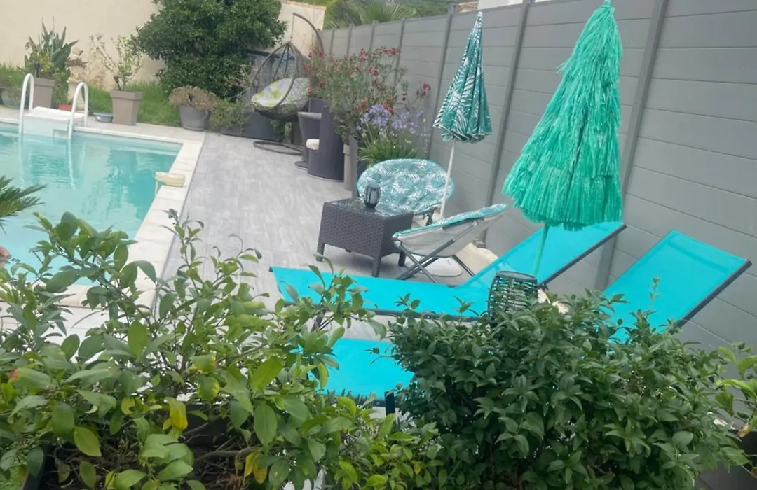 L'Hacienda, Haut de villa , une chambre avec salle de bain et toilettes WC privative-1