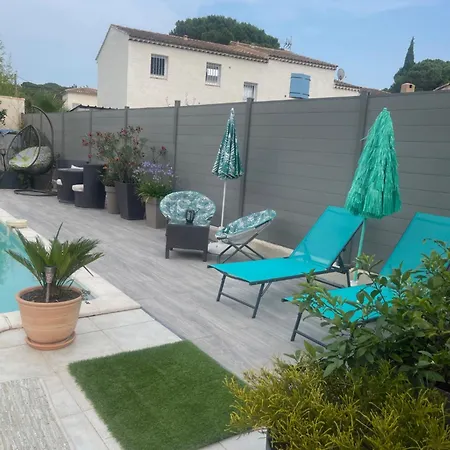 L'Hacienda, Haut de villa , une chambre avec salle de bain et toilettes WC privative-2